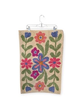 New without tags Natural Life flower and vine folk bath mat, standard size